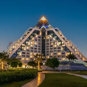 Raffles 5* דובאי